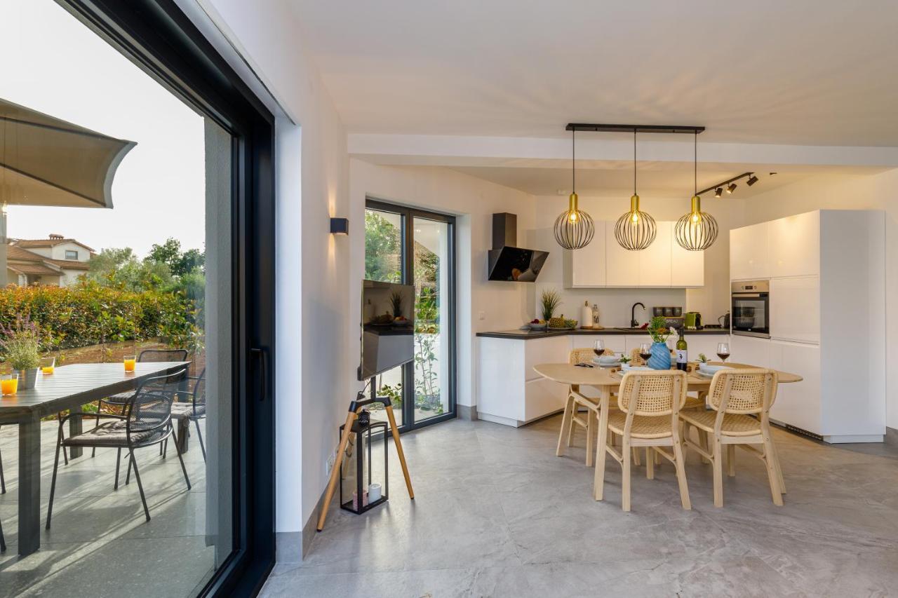 Casa Ines Villa Ровин Екстериор снимка